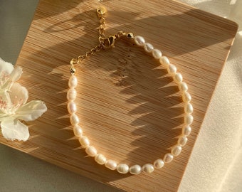 Handgemachtes Perlenarmband aus hochwertigen Süßwasserperlen & 18k Vergoldung/ Perlenschmuck/ handgemachte Geschenke/ Geschenkidee für sie