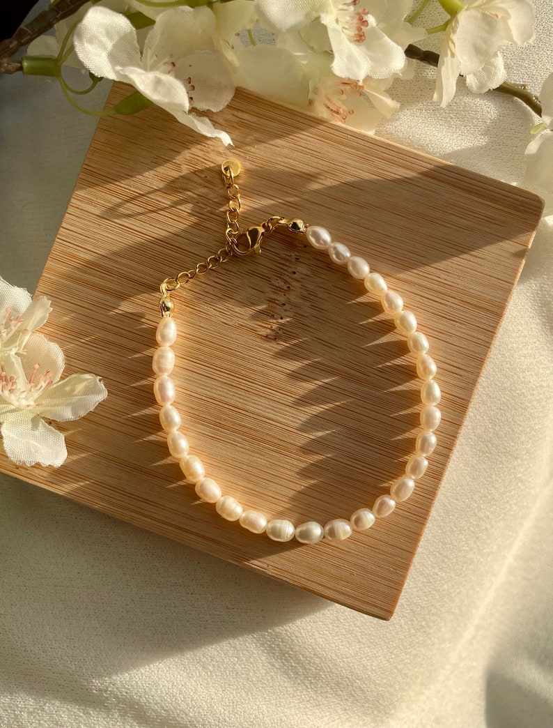 Handmade pearl bracelet made of high quality freshwater pearls & 18k gold plating/ pearl jewelry/ handmade gifts/ gift idea for her image 1