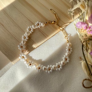Aruba- handmade flower bracelet with real freshwater pearls/beaded daisy bracelet/wedding jewelry/flower jewelry/floral/white/gift idea
