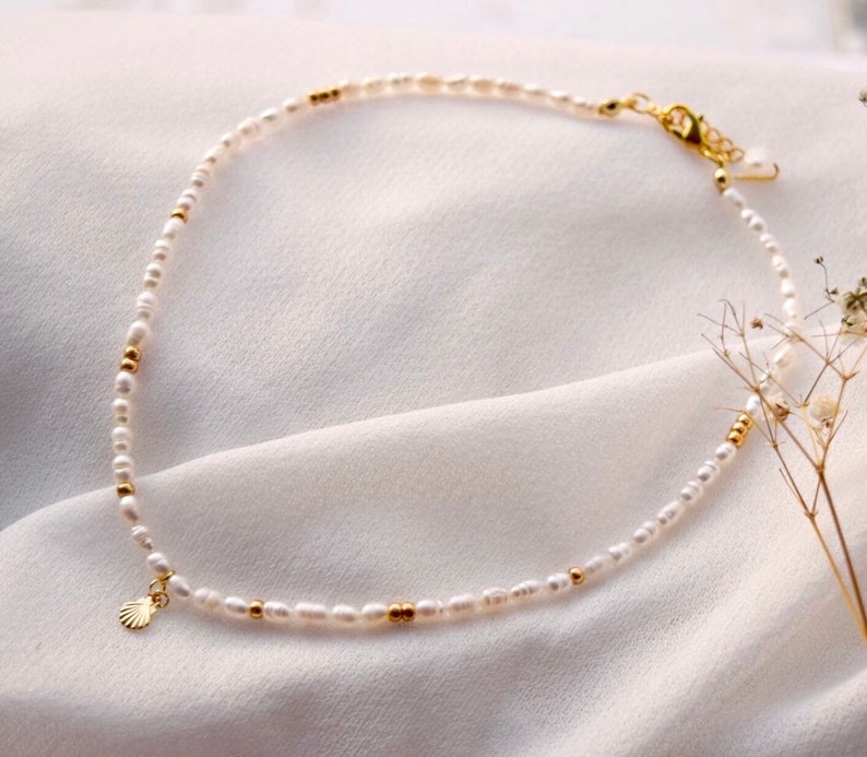 Aruba handgemachte Halskette mit echten Süßwasserperlen und vergoldetem Muschelanhänger/Perlenkette/personalisierte Halskette/Geschenkidee Bild 1