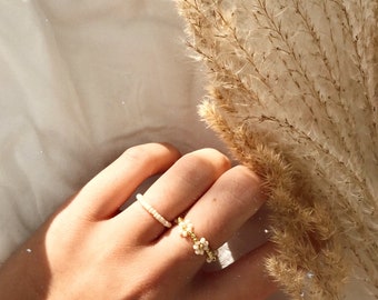 Aruba- Handmade boho ring with small flowers and golden beads