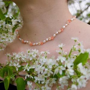 Aruba- handmade flower necklace in peach/beige/handmade pearl jewelry/gift idea for her/gift child woman girlfriend/flower necklace/gift