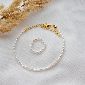 Aruba handgemachter Perlenring aus zarten Süßwasserperlen/ handgemachter Perlenschmuck/ Geschenkidee/ Perlenringe für sie/ minimalistisch Bild 4
