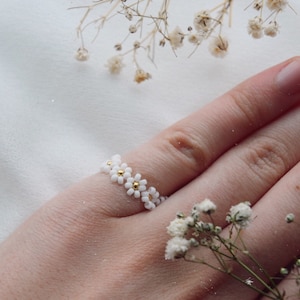 Aruba handmade flower ring made of mini pearls/handmade pearl jewelry/gift idea for her/daisy rings/small handmade gift