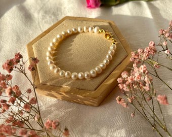 Handmade freshwater pearl bracelet/maximalist jewelry/handmade jewelry/Mother's Day gift idea/pearl bracelet for girls