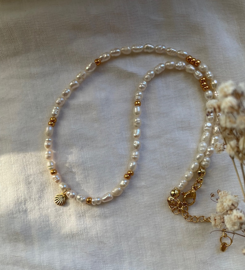 Aruba handgemachte Halskette mit echten Süßwasserperlen und vergoldetem Muschelanhänger/Perlenkette/personalisierte Halskette/Geschenkidee Bild 4