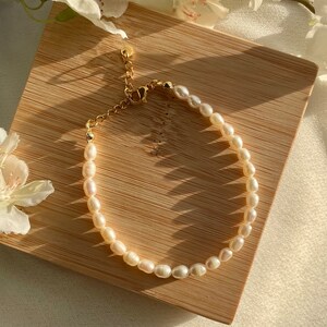 Handmade pearl bracelet made of high quality freshwater pearls & 18k gold plating/ pearl jewelry/ handmade gifts/ gift idea for her image 3