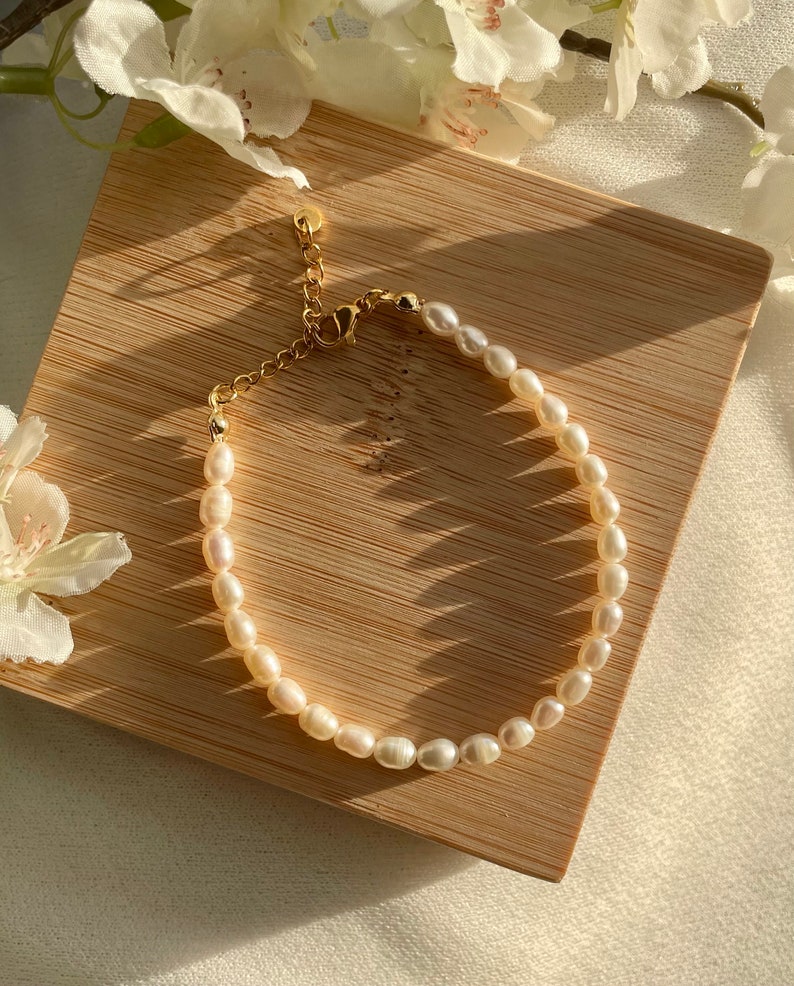 Handmade pearl bracelet made of high quality freshwater pearls & 18k gold plating/ pearl jewelry/ handmade gifts/ gift idea for her image 3