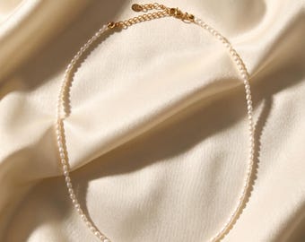 Handgemaakte delicate zoetwaterparelketting / subtiele parelketting / mini zoetwaterparelketting / cadeau voor haar / cadeau voor vriendin / vrouw / moeder / ketting