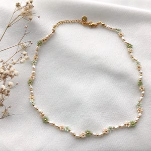 Handmade flower necklace made of freshwater pearls/pearl necklace/gift idea for her/gift for girlfriend/wife/delicate necklace/handmade gift for her