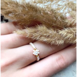 Aruba- handmade pearl ring with small flower & gold details/handmade pearl rings/delicate rings/handmade pearl rings/gift for women