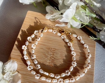 Collier de perles fait à la main fait de vraies perles d’eau douce et design floral élaboré/collier de perles/collier de fleurs/idée cadeau pour elle/collier de marguerites