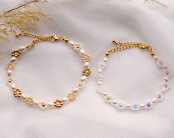 Aruba- handmade flower bracelets with real freshwater pearls/gift idea for girlfriend/daisy bracelet/flower jewelry/Mother's Day/bracelets