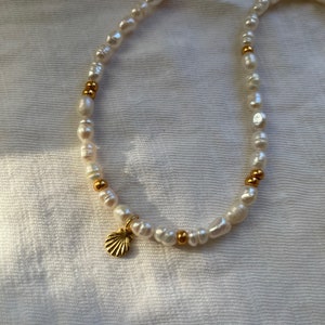 Aruba handgemachte Halskette mit echten Süßwasserperlen und vergoldetem Muschelanhänger/Perlenkette/personalisierte Halskette/Geschenkidee Bild 5