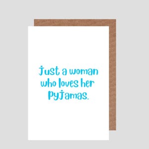 solo una donna che ama il suo pigiama. Biglietto di auguri di amicizia/compleanno