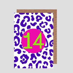 12-18 jaar *Beschikbaar* Nummer/leeftijden verjaardagskaart met felle/paarse luipaardprint.  Tiener/volwassene