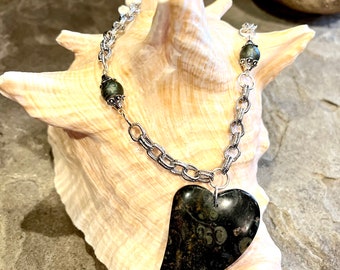 Stone heart pendant on a bead and chain necklace, dark grey/green/black