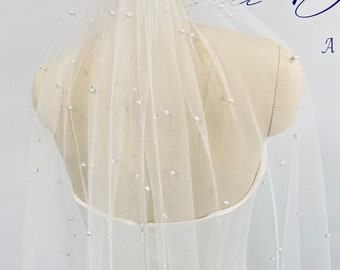 Pearl wedding veil, fingertip bridal veil, handcrafted in America, designer wedding veil by Sira D’ Píon. Unique high quality off white veil