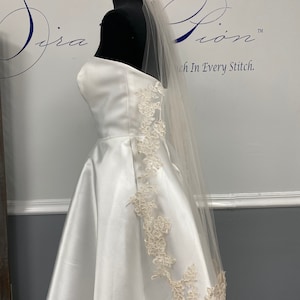 Champagne Lace Bridal Veil: Handmade Fingertip Wedding Veil
