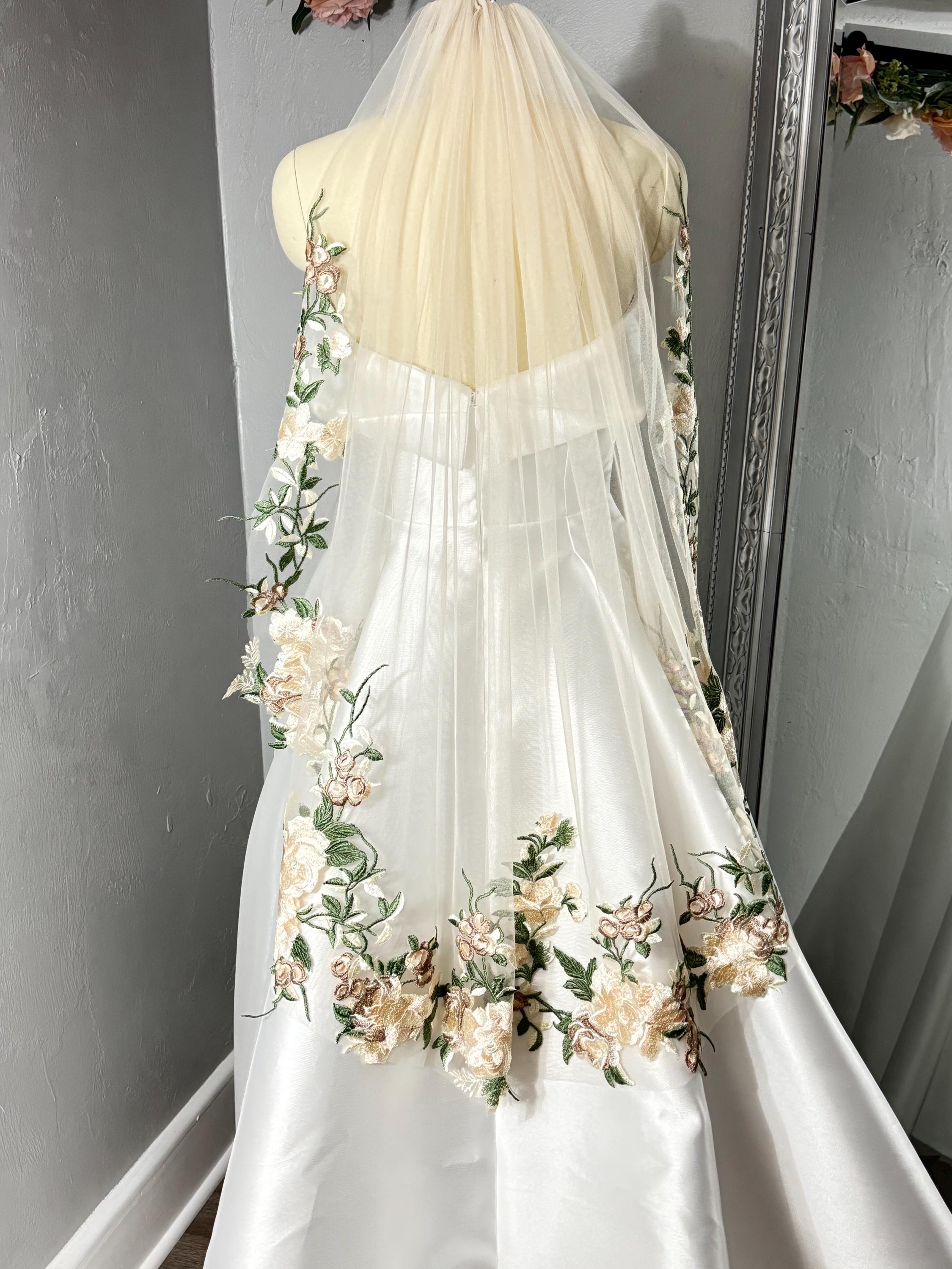 Champagne Wedding Veil: Fingertip Length, Botanical Rose 