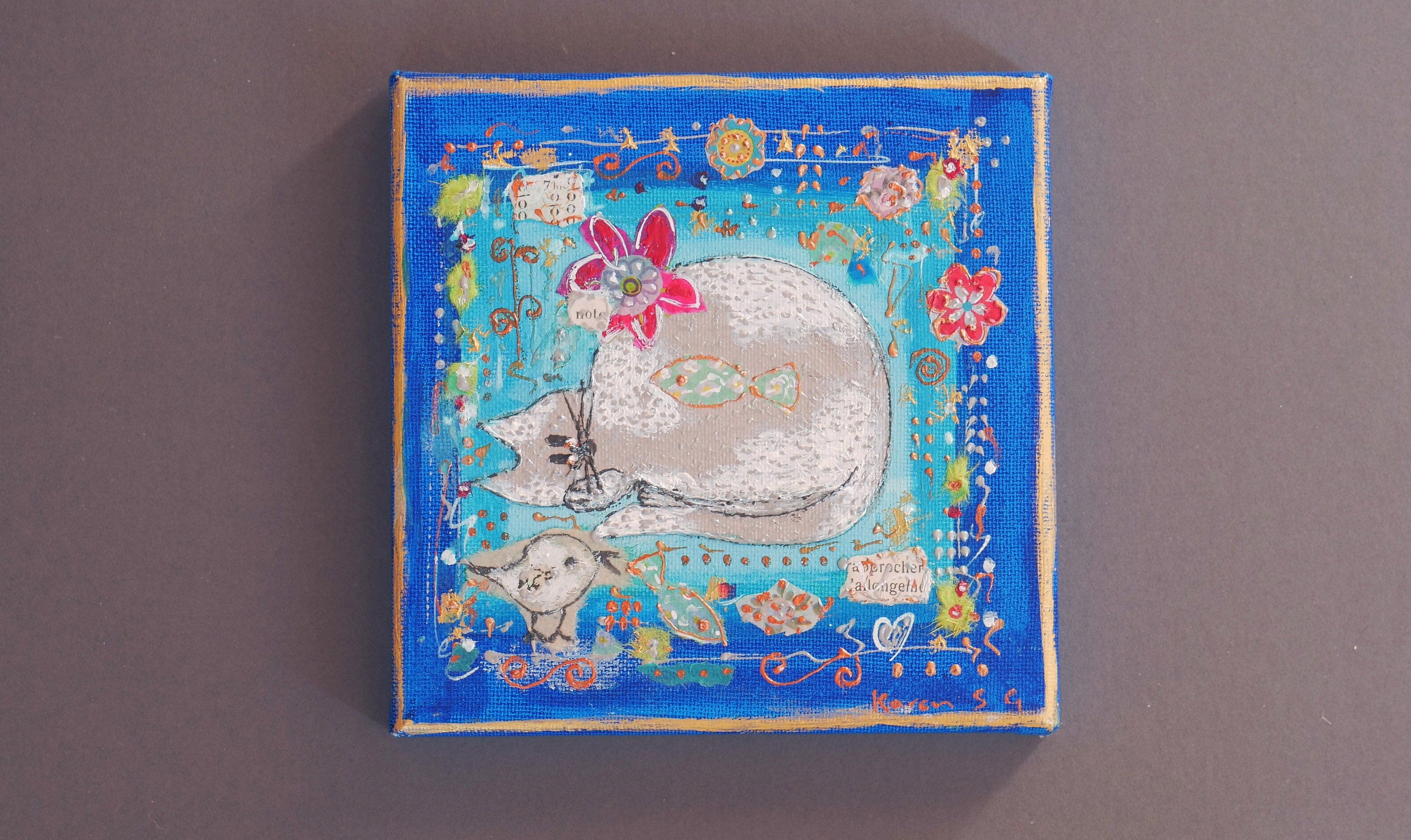 Chat Couché avec Oiseau et Poisson - Toile de 15x15 cm