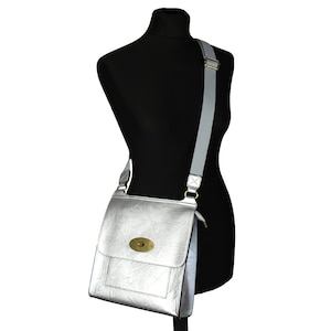Eine personalisierte Crossbody Messenger Bag für Frau, Vegan Handtasche / Schulter/ Reise/Designer tasche silber