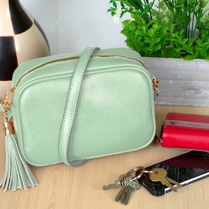 Crossbody Bag/Kameratasche Schultertasche für Damen Kunstleder Mint Grün mit Quaste