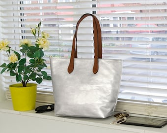 Tote for Woman, Classy Shoulder Bag, Vegan PU leather Handbag Silver.