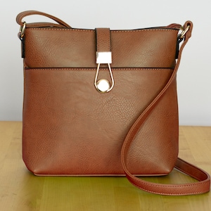 Leichte Kunstleder Crossbody / Schultertasche für Frauen, braun