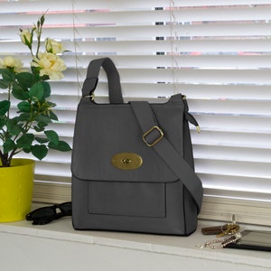 Eine personalisierte Crossbody Messenger Bag für Frau, Vegan Handtasche / Schulter / Reise / Designer grau