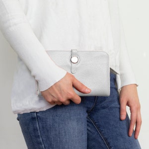 Conjunto multifuncional de monedero en un monedero. Porta teléfono, porta pasaporte, porta teléfono, monedero, billetera para dama. Plateado