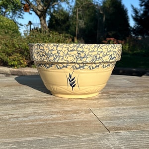 Large Vintage R Ransbottom Mixing Bowl Like New