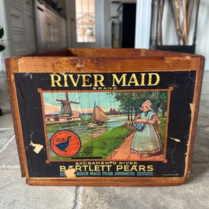 Vintage River Maid Blue Goose Pear Crate