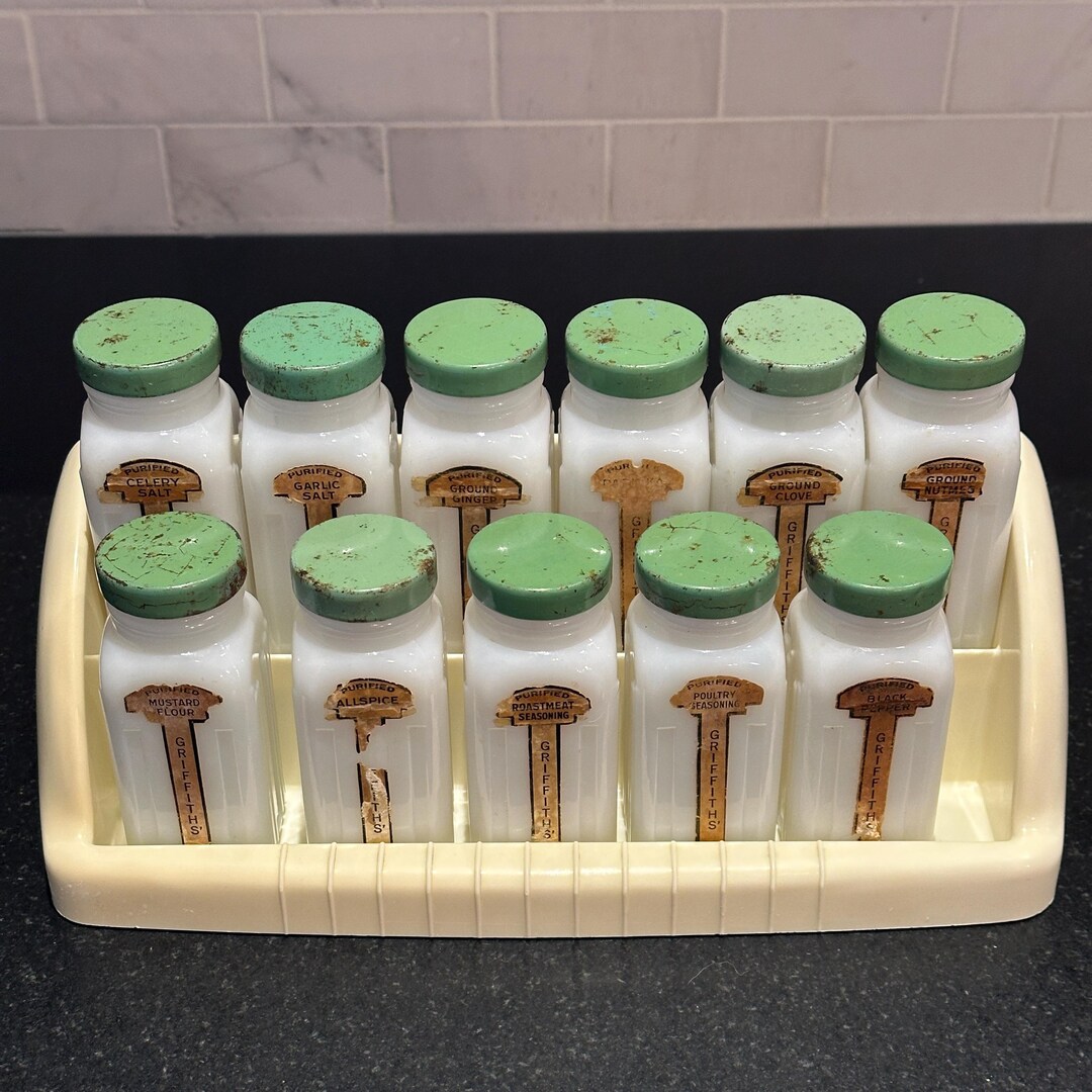 ミルクグラス　ヴィンテージ グリフィス スパイスボトル ラックセット　グリーン Iconic Retro Griffith Labs Spice Rack 11 Milk Glass Bottles