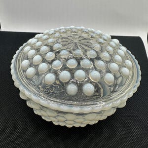 Pojemnik na proszek lub miska na drobiazgi w stylu vintage Fenton Hobnail