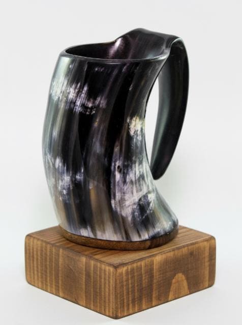 水牛角のオブジェ 水 牛角 水牛角 角杯 酒器 木製 金属 彫刻 動物の角 ホーンカップ