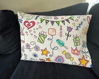 Juego de fundas de almohada para colorear Celebration Design - Tela lavable y reutilizable para actividades (Juego de 2)