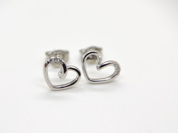 アクセサリー HUMAN MADE Heart Silver Earrings \"Silver Human Made - Season 25 Silver Accessories Release – HUMAN