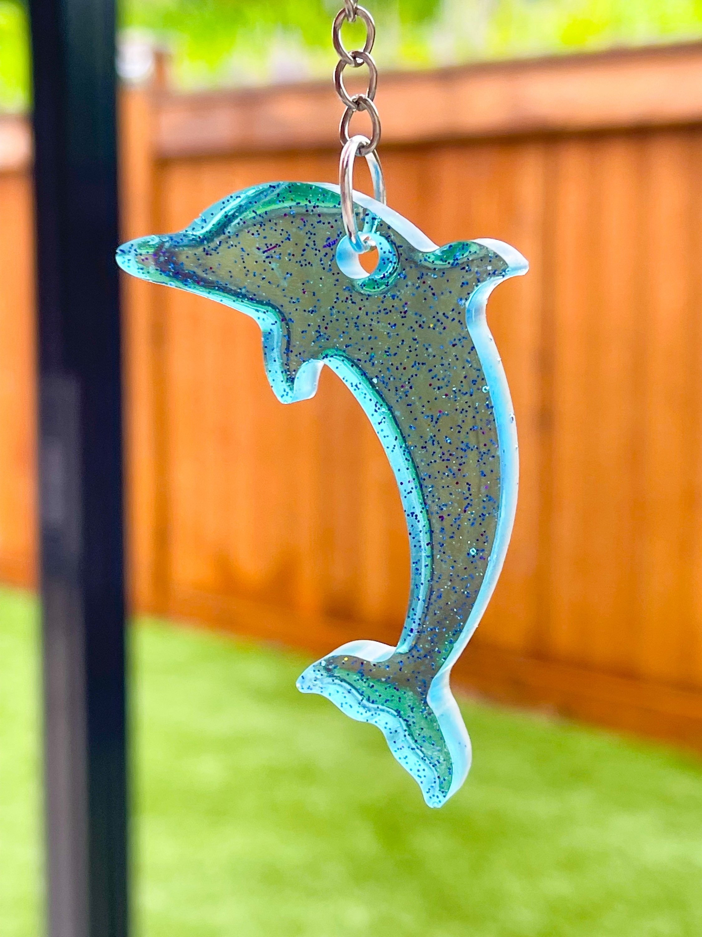 配送員設置 Blue Dolphin Keychain, Dolphin Gift, Sparkly Sky Blue ブレスレット・バングル