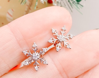Christmas Jewelry, Festive accessories , Christmas earrings, snowflake Stud earrings, Sparkly Snowflake, Jewelry for her, Stocking Stuffer,