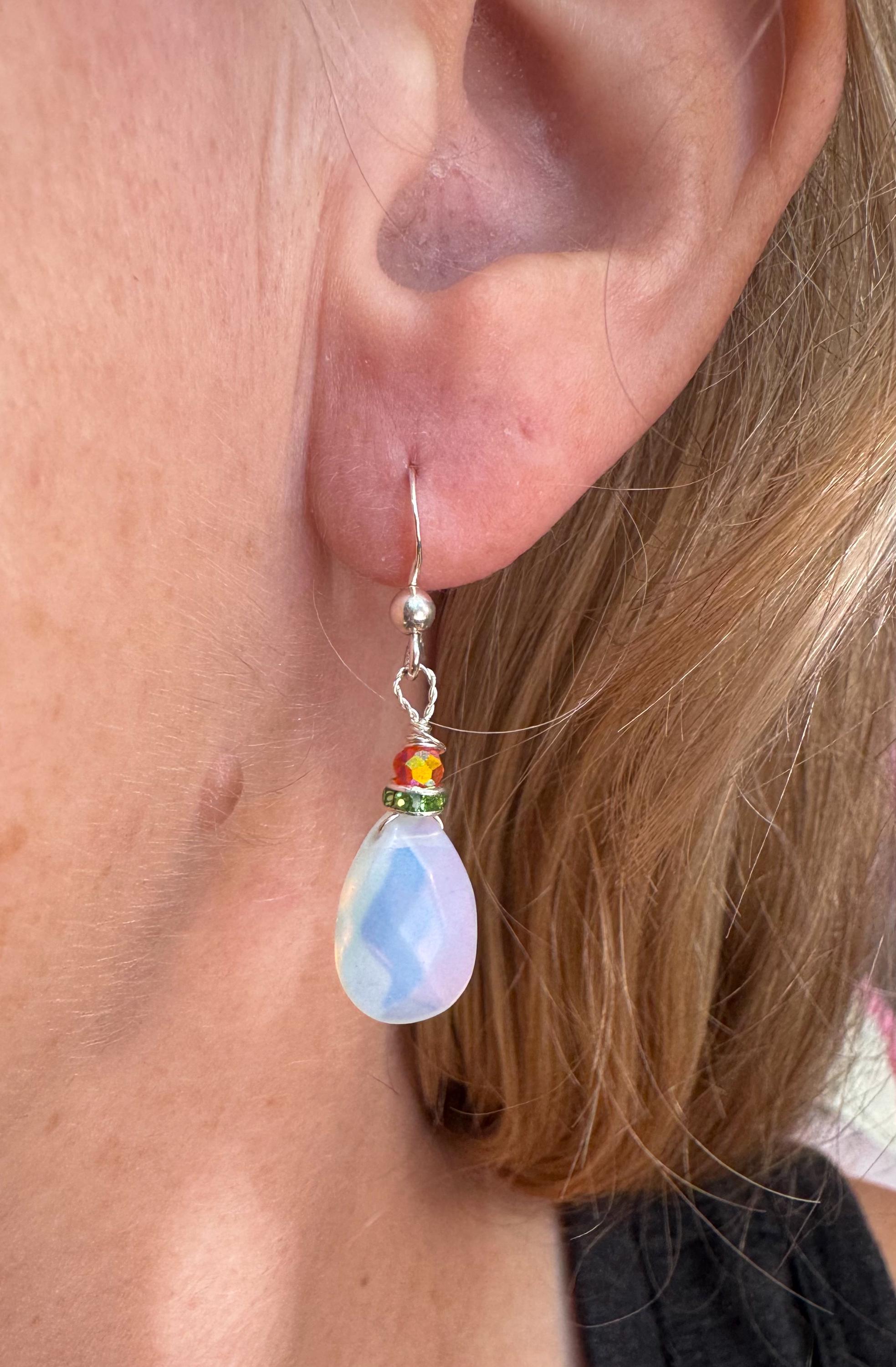 Boucles D'oreilles Pendantes Le Bijou Français – Opalite De Feu, Doré, Neuves Avec étiquettes