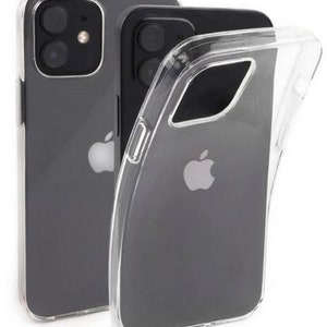 Pode incluir: Capa de telefone transparente projetada para um smartphone. A capa &eacute; feita de um material flex&iacute;vel e &eacute; mostrada em um smartphone preto. O logotipo da Apple &eacute; vis&iacute;vel no telefone e na capa.