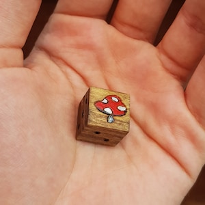 Mushroom D6; Wooden Dice Single - Custom carved dice ; handmade backgammon dice; wood dice; cottagecore gaming accessories; OOAK accessory