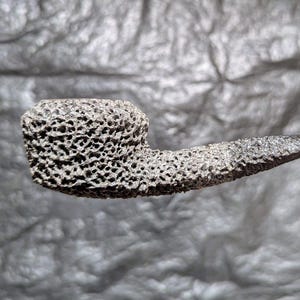 Handcrafted Bog Oak Smoking Pipe – Textured Black Tobacco Pipe