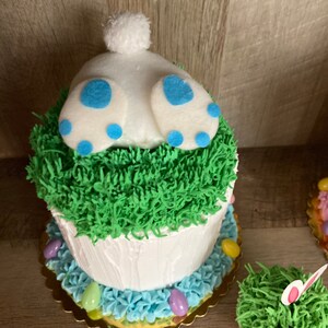 Faux Bunny Butt Cake