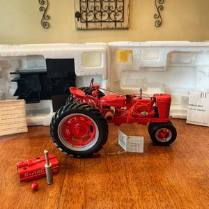 Very Nice FRANKLIN MINT Die Cast FARMALL Model H Tractor 1/12 Scale Orig Pkging