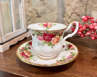 Vintage Royal Albert China Old Country Roses Tea Cup & Saucer England 1970s MINT