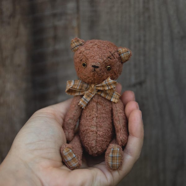 teddy bear, ooak teddy bear, pocket toy bear, 11 cm mini teddy bear,  travel companion, handmade teddy bear, handmade toy, miniature bear