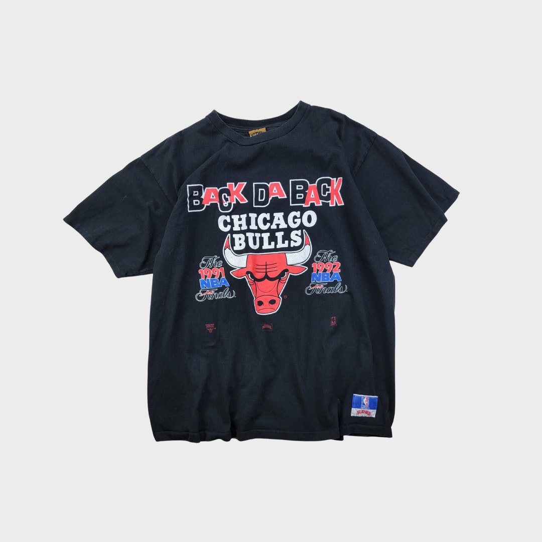トップス 90s vintage NBA CHICAGO BULLS shirt y2k VINTAGE 90s Chicago Bulls NBA T-Shirt Size XL Red Single
