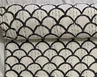 Manta Kantha, cubrecama de algodón con estampado de bloques festoneados en blanco y negro, ropa de cama bohemia india hecha a mano, tamaños Twin, Queen y King.
